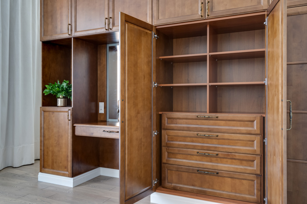 Шкаф с туалетным столиком из массива березы