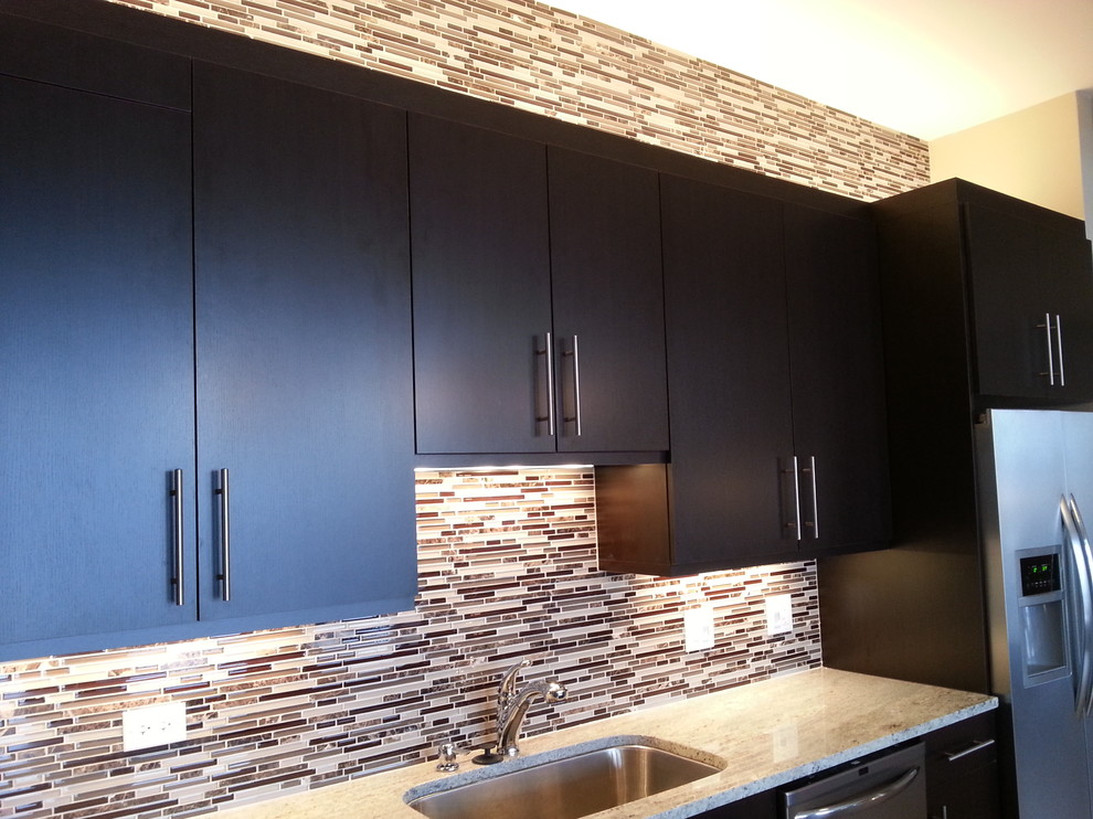 Minimalist kitchen photo in Chicago