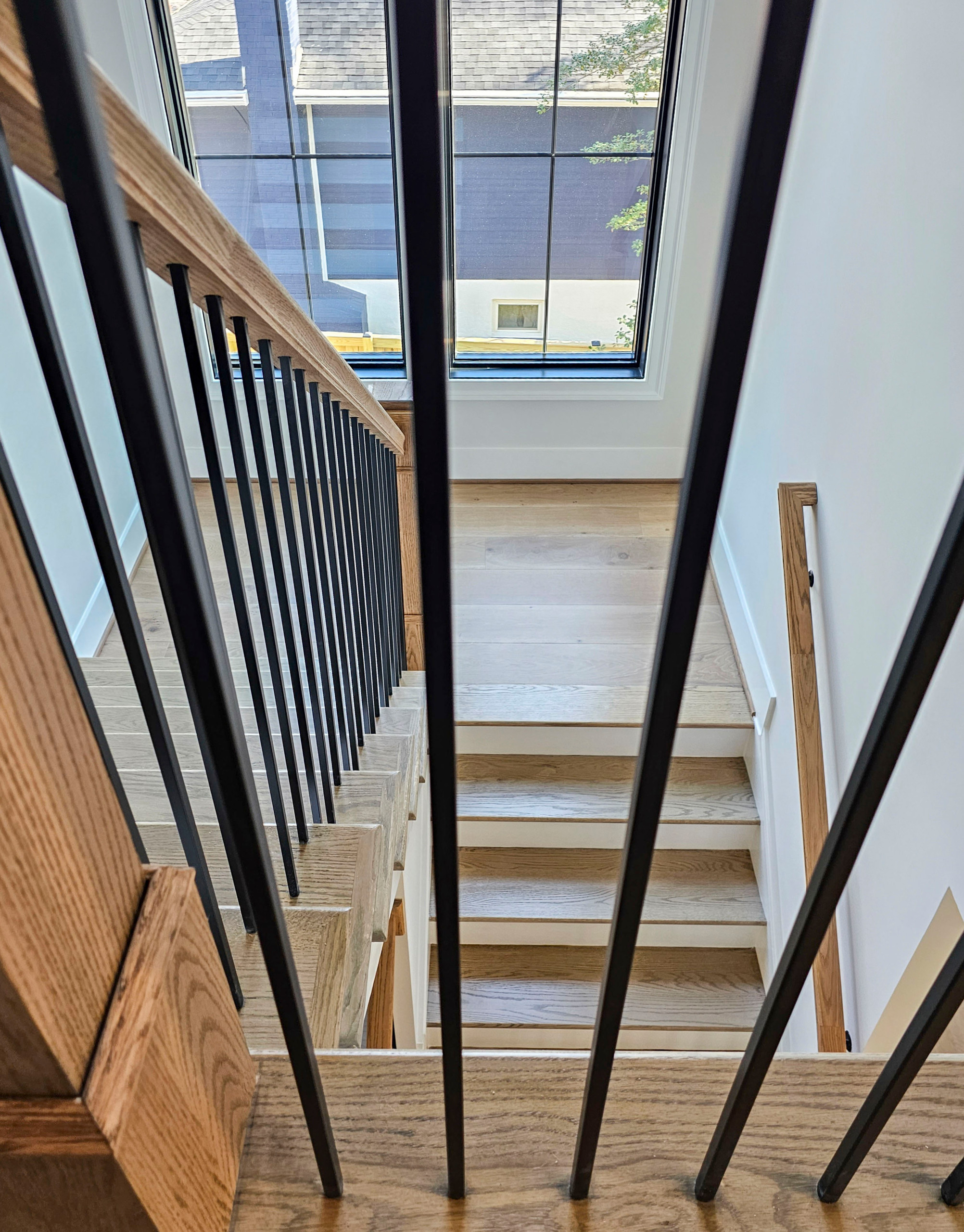105_Modern and Bold U-Shaped Staircase, Vienna VA 22180