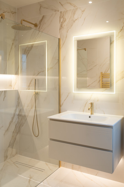 Danika Igoe Project: Ensuite Bathroom moderne-badevaerelse