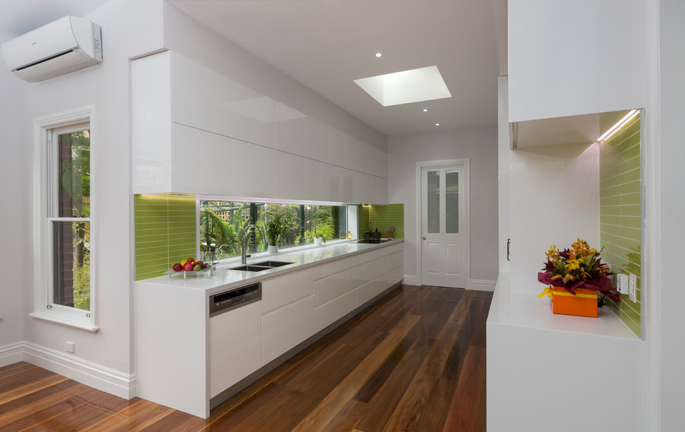 This is an example of a modern kitchen in Melbourne.