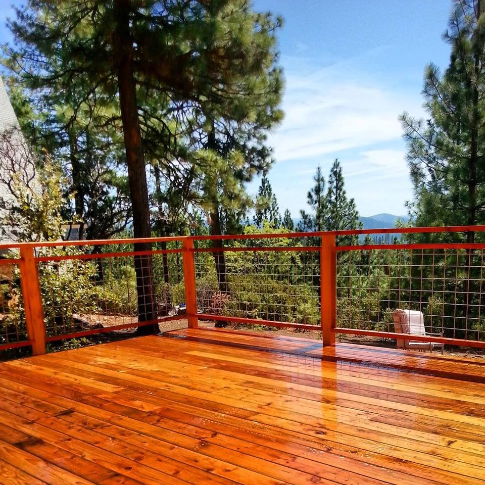 This is an example of a small arts and crafts deck in Sacramento.