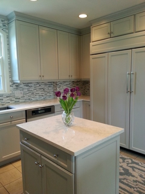 Example of a transitional porcelain tile eat-in kitchen design in Chicago with an undermount sink, shaker cabinets, gray cabinets, quartzite countertops, multicolored backsplash, porcelain backsplash, stainless steel appliances and an island