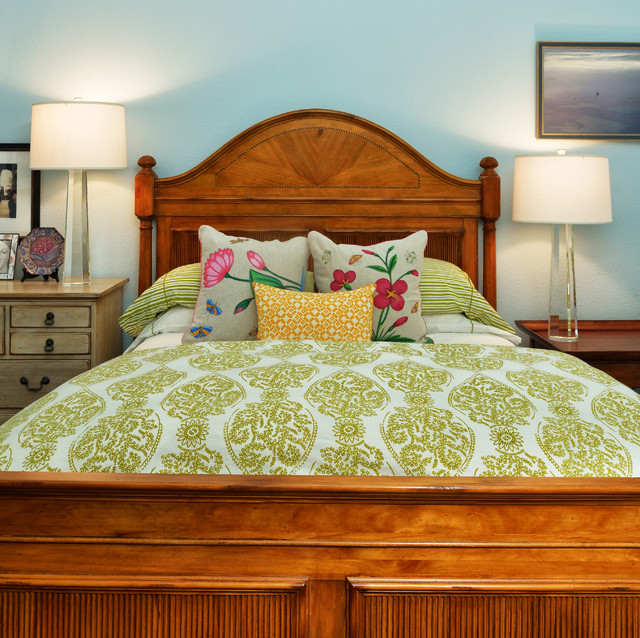 Lake Retreat traditional-bedroom
