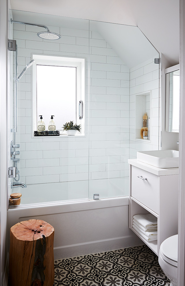 Inspiration for a contemporary bathroom remodel in Toronto