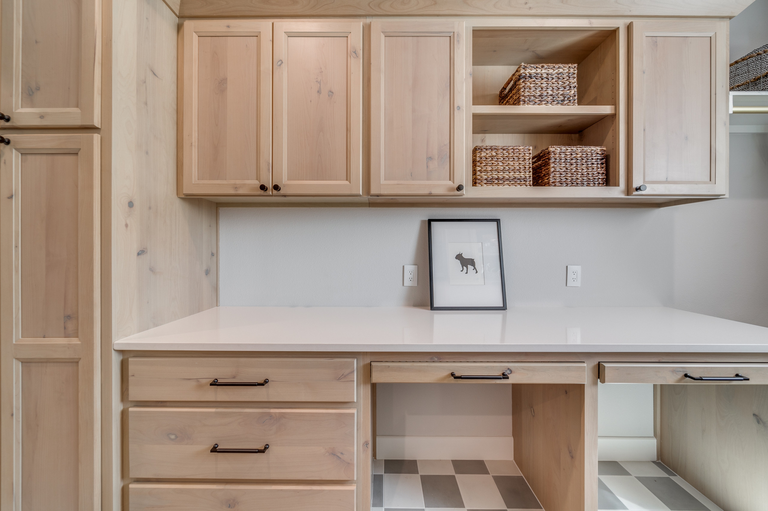 Modern European: 3,830 ft², 4 BR/3 BA/1 ST