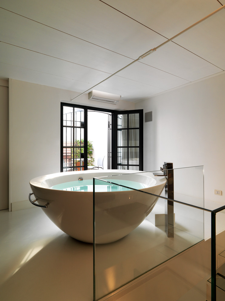 Design ideas for a large contemporary bathroom in Milan.