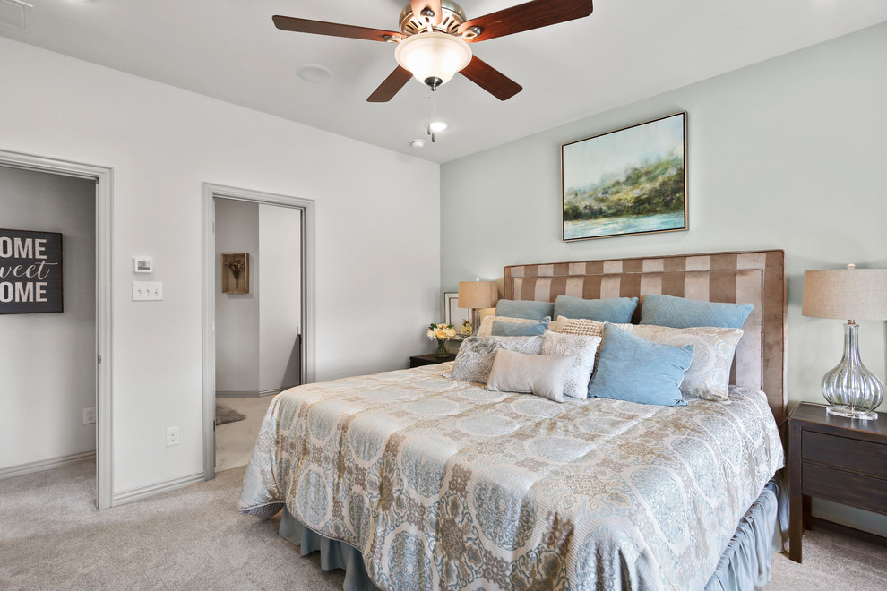 Photo of a mid-sized contemporary master bedroom in Dallas with white walls, carpet and beige floor.
