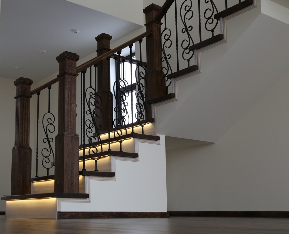 Деревянная лестница с подсветкой