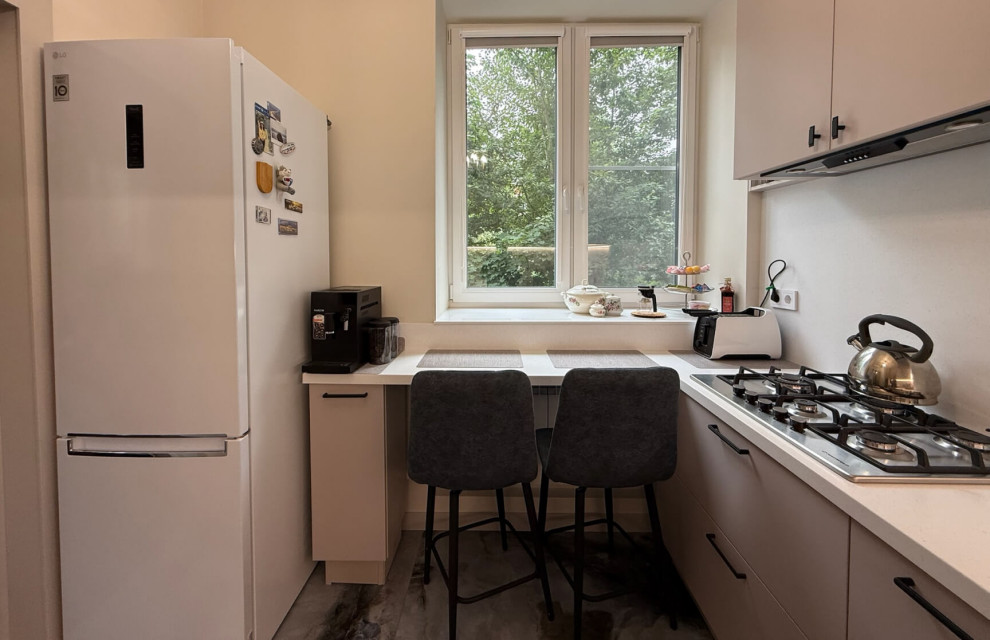 Эргономичная кухня в цвете серый кашемир