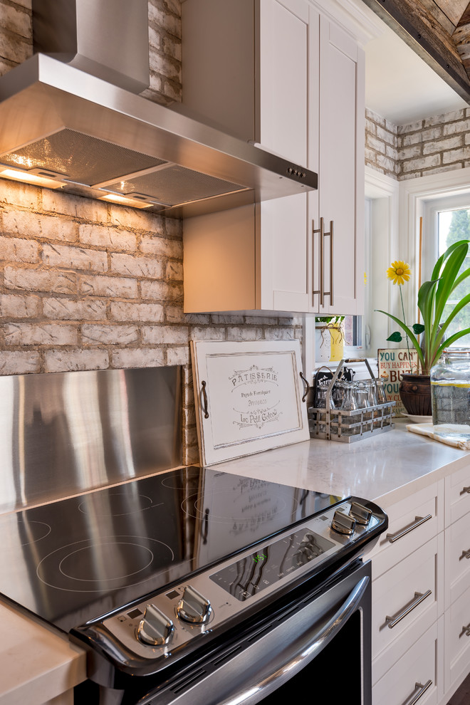Home design - rustic home design idea in Toronto