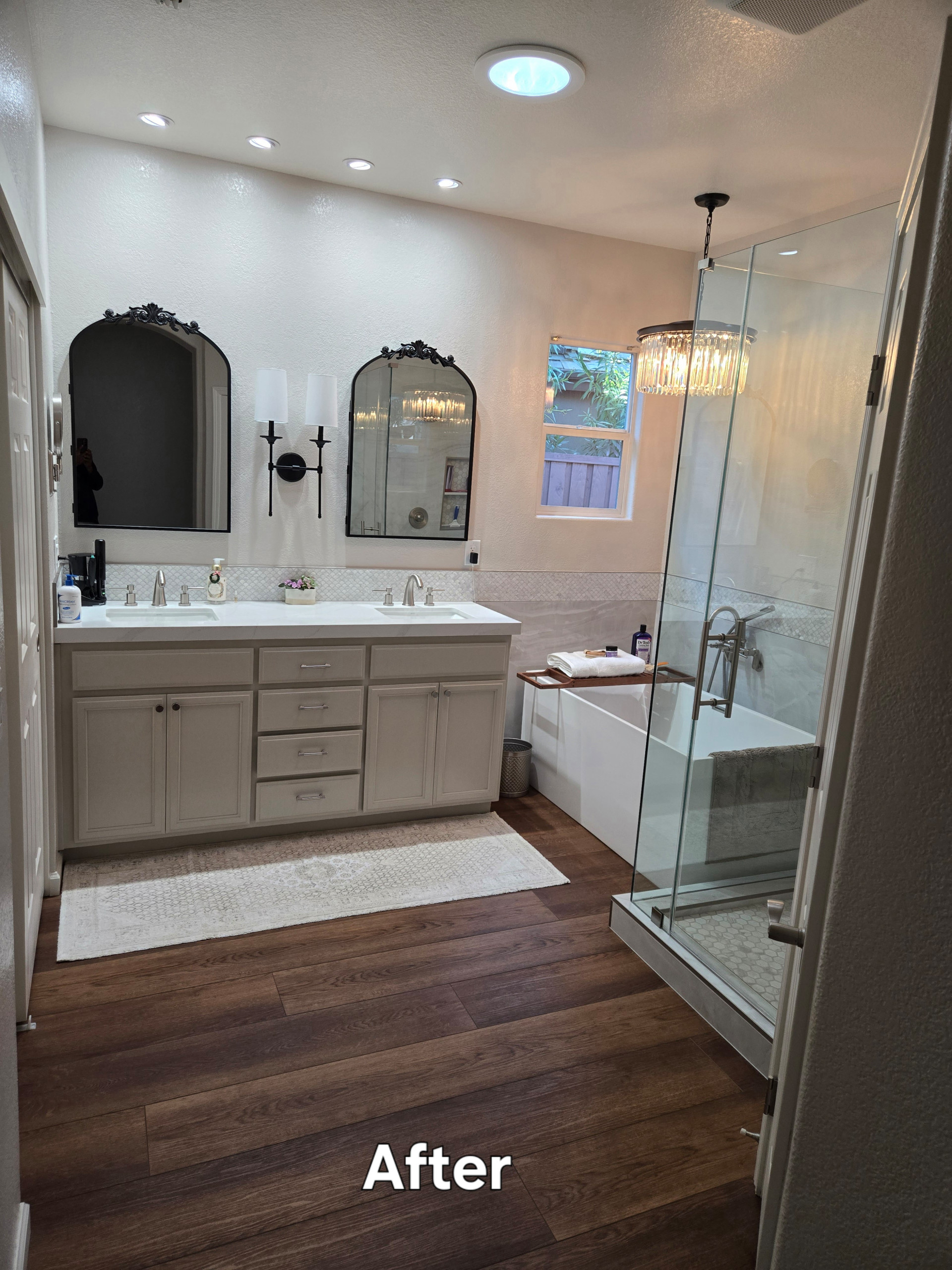 Example of a minimalist bathroom design