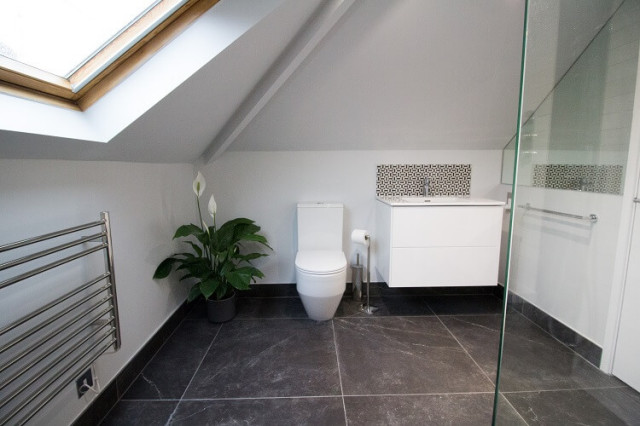 Loft ensuite trendy-badevaerelse