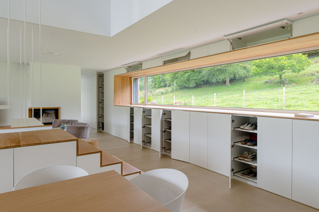 P&Aacute;MANES, CANTABRIA contemporary-wardrobe