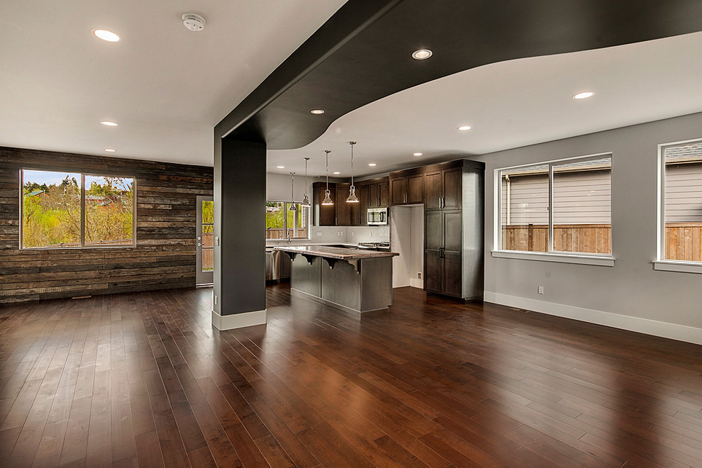 Example of a mountain style home design design in Seattle