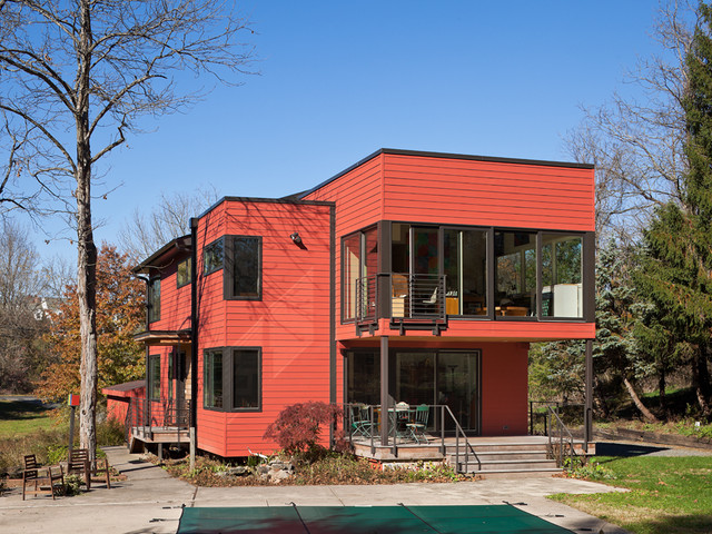 Modern Architecture Brings Fall Color Home