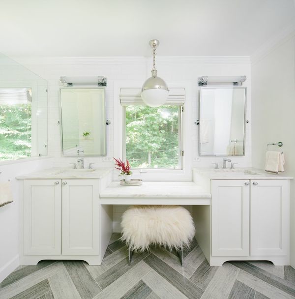 This is an example of a mid-sized modern master wet room bathroom in Other with shaker cabinets, white cabinets, white tile, subway tile, white walls, slate floors, an undermount sink, marble benchtops, grey floor, an alcove tub and an open shower.