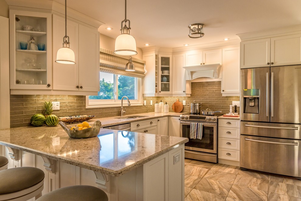 Transitional kitchen photo in Toronto
