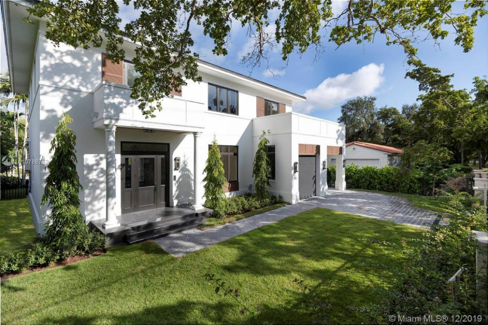 Entryway - transitional entryway idea in Miami