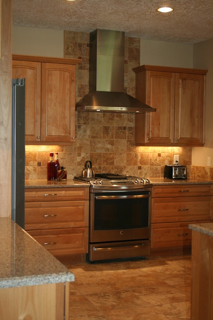 Stainless Chimney Style Hood with Tile Backsplash to Ceiling