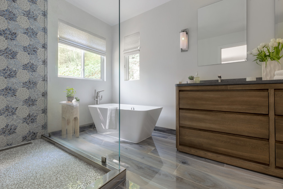 Design ideas for a mid-sized modern bathroom in San Francisco.