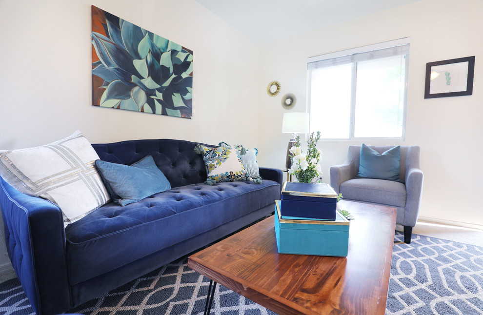 Example of a transitional home design design in Phoenix