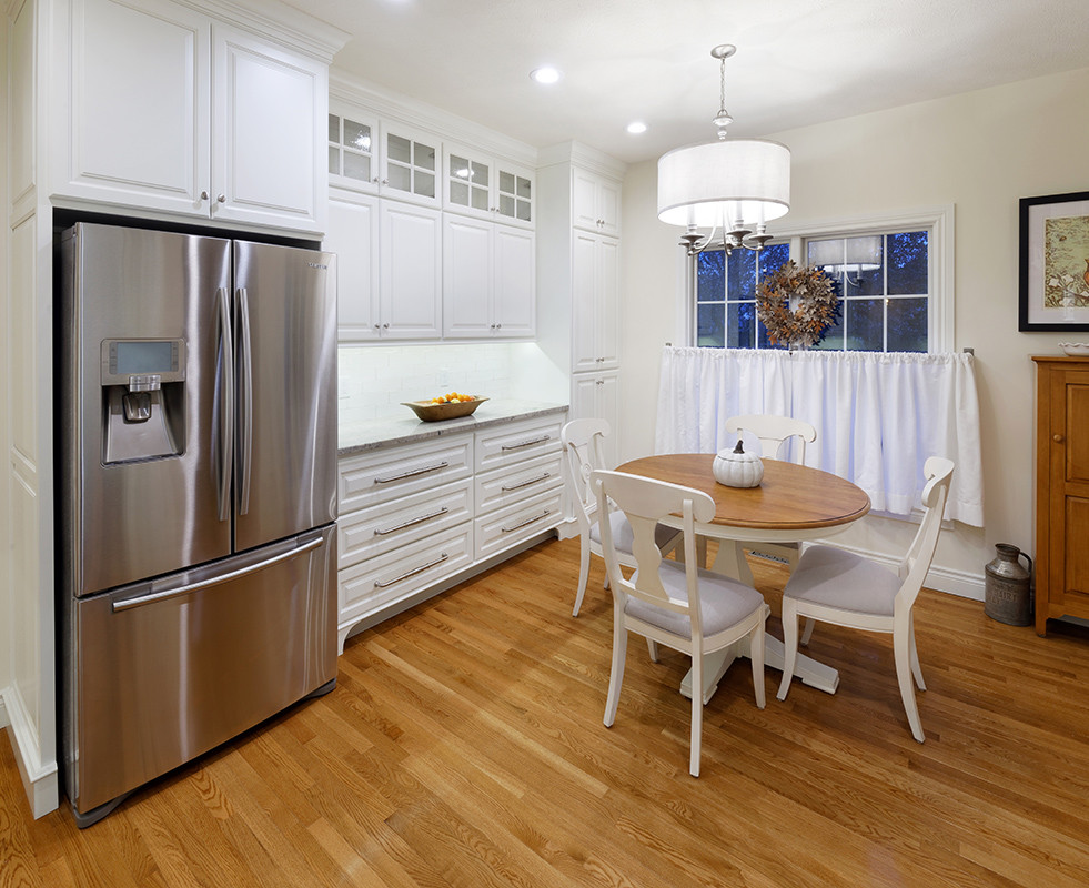 Kitchen - transitional kitchen idea