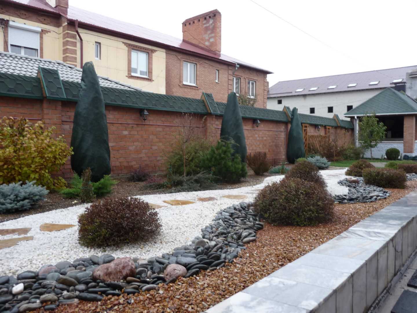 Уходные работы в саду