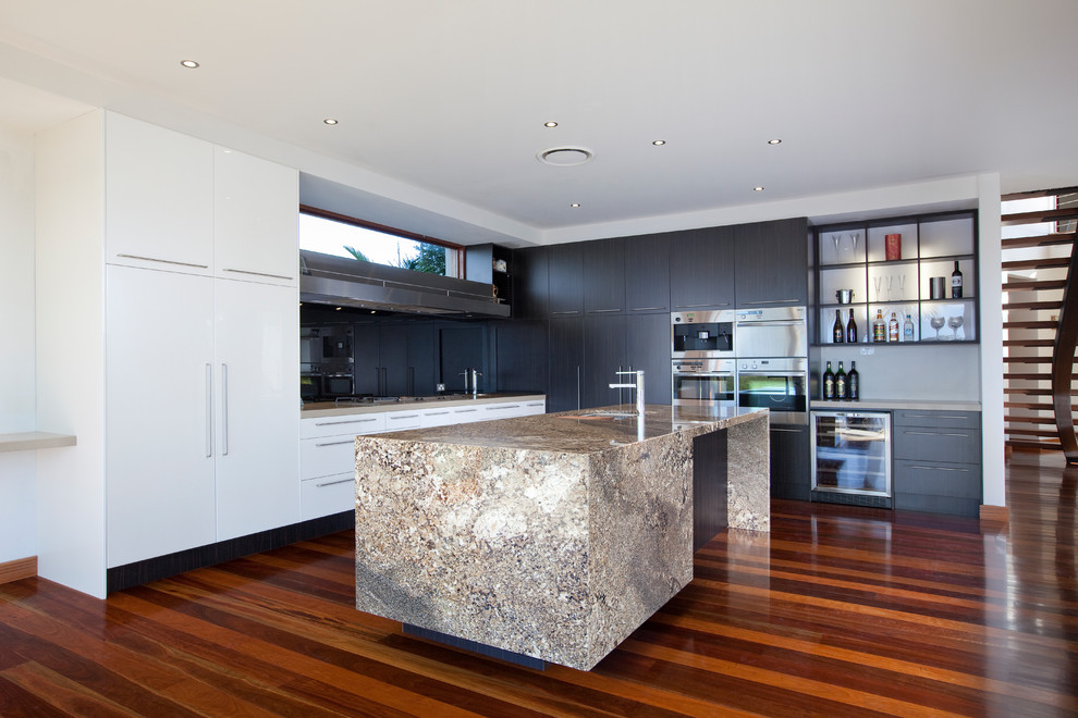 Große Moderne Küche in Gold Coast - Tweed