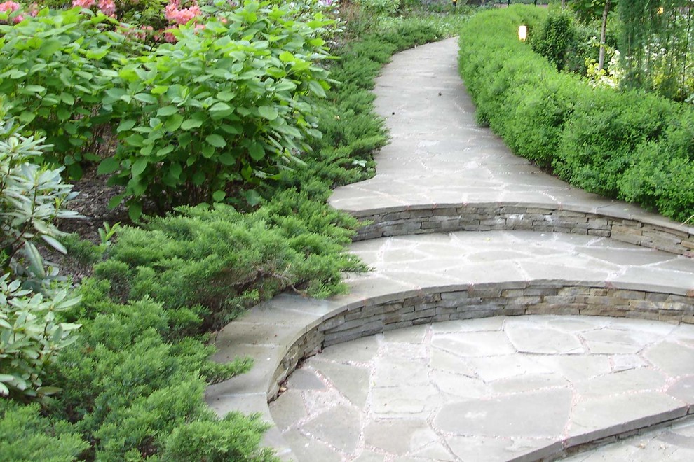 Сад с водоемом в КП " Сосновый Бор"