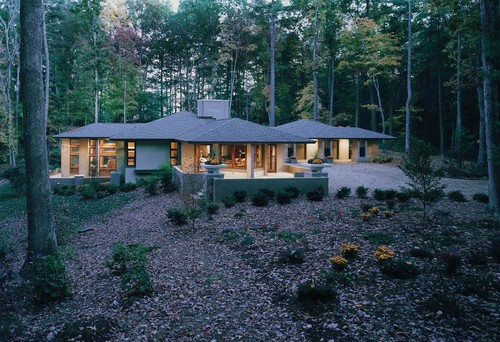 A Kirkland architect crafts a prairie style luxury house in the Virginia Woods.