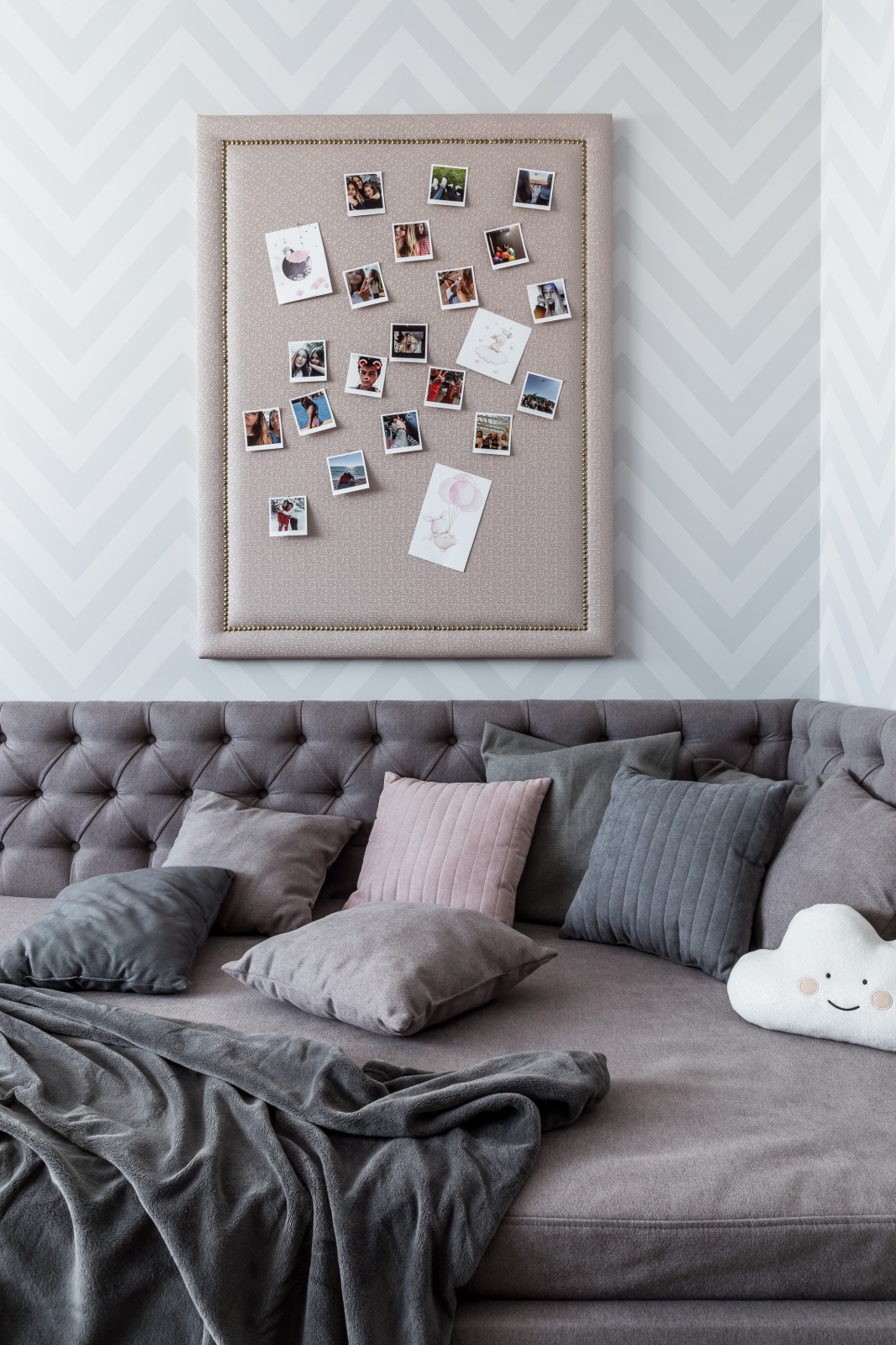 Монохромный интерьер 2-х комнатной квартиры