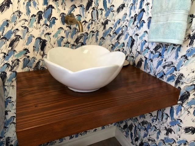 Cota De Caza Powder Room
