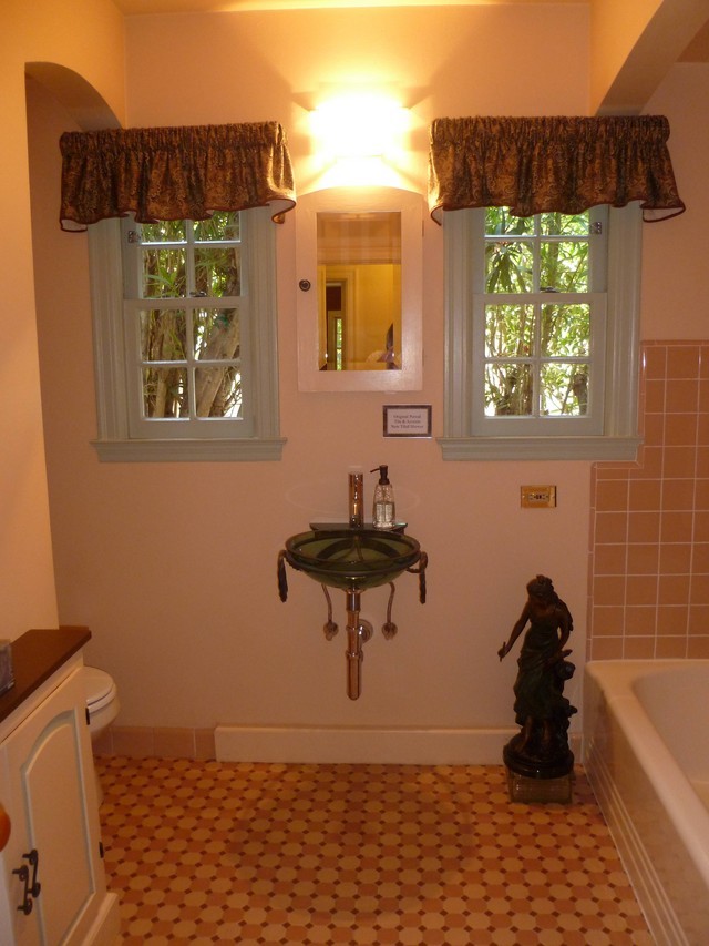 Pink and turquoise bathroom ideas?