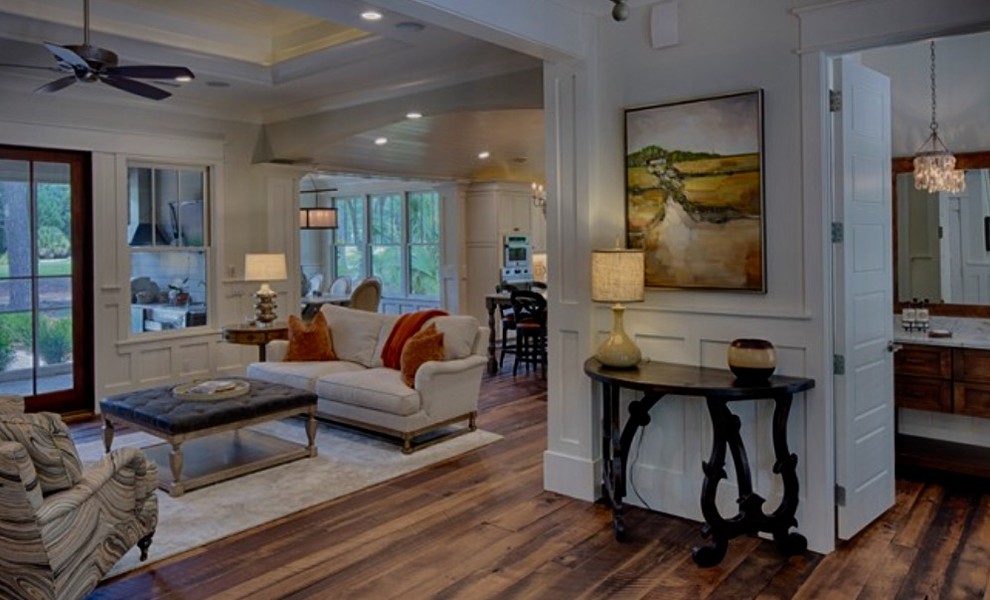 Inspiration for a transitional home design remodel in Chicago