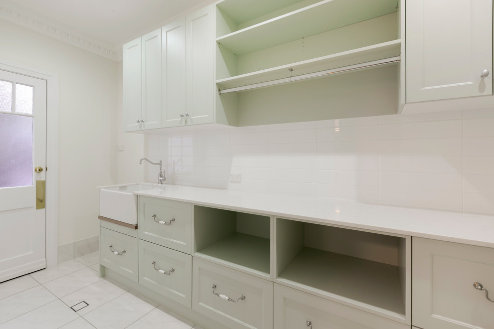 This is an example of a transitional kitchen in Brisbane.