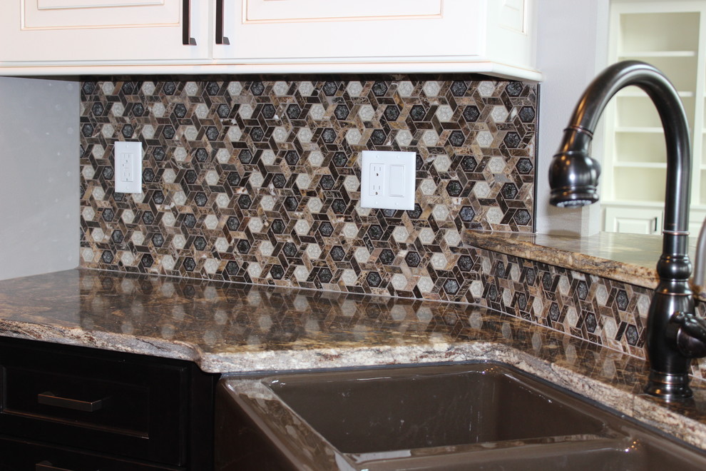 Inspiration for a rustic kitchen remodel in Cedar Rapids