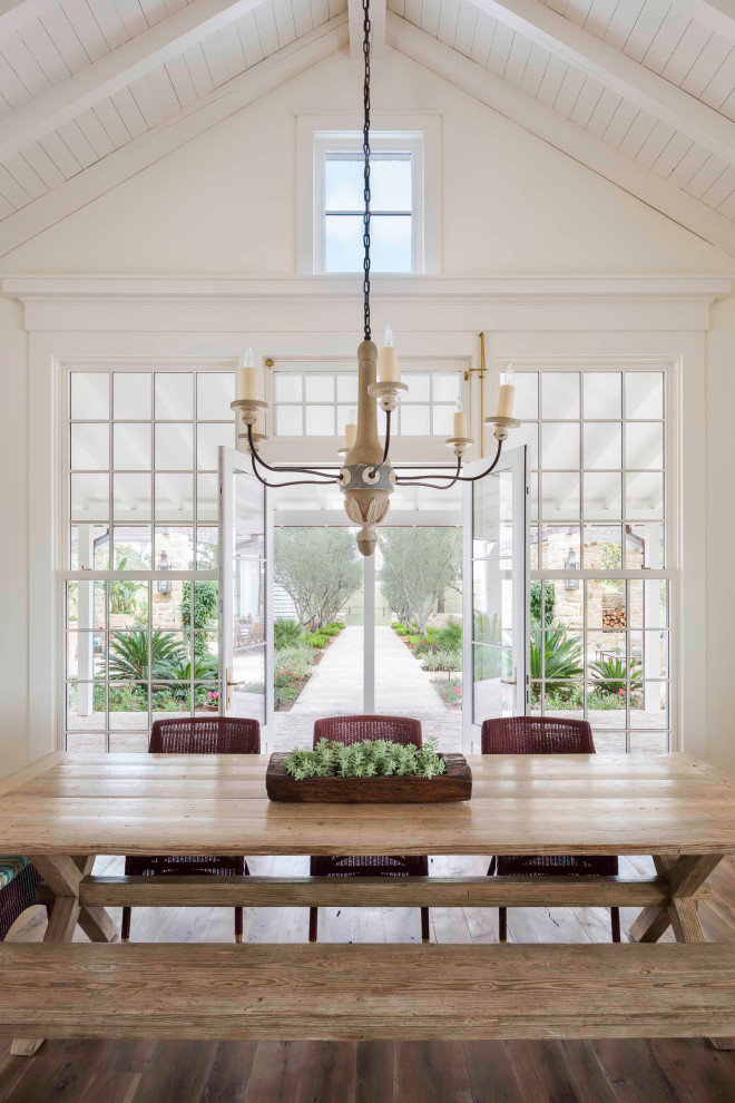 Dining room - rustic dining room idea