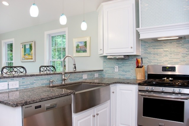 Inspiration for a transitional kitchen remodel in Richmond