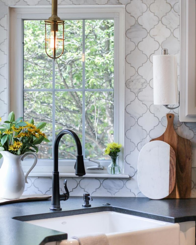 Transitional kitchen photo in Chicago