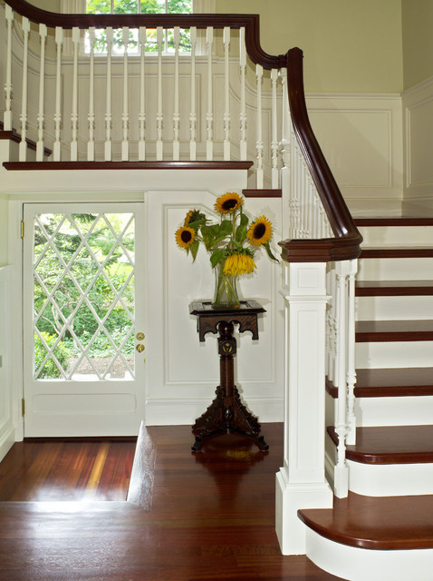 Brattle St. Classic. classique-escalier