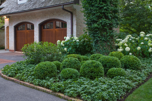 English Jewel Box traditional-garden