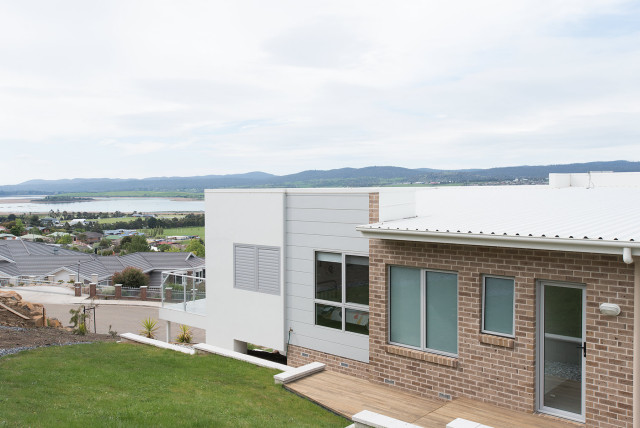 Que Court contemporary-exterior
