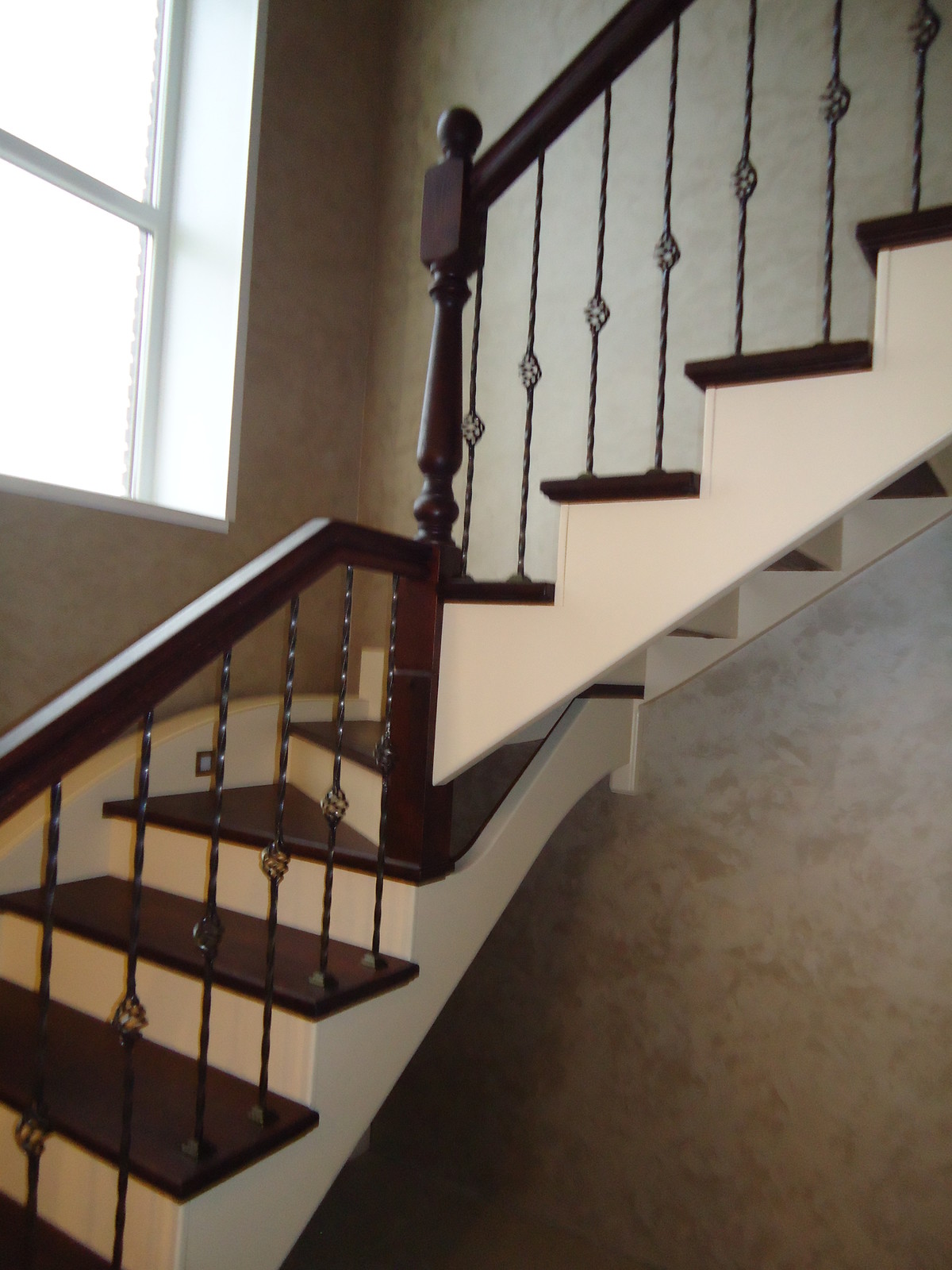 комбинированная лестница дуб-сосна