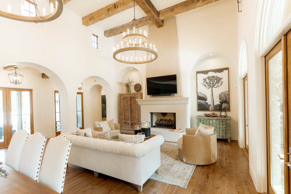 Tuscan living room photo in Austin