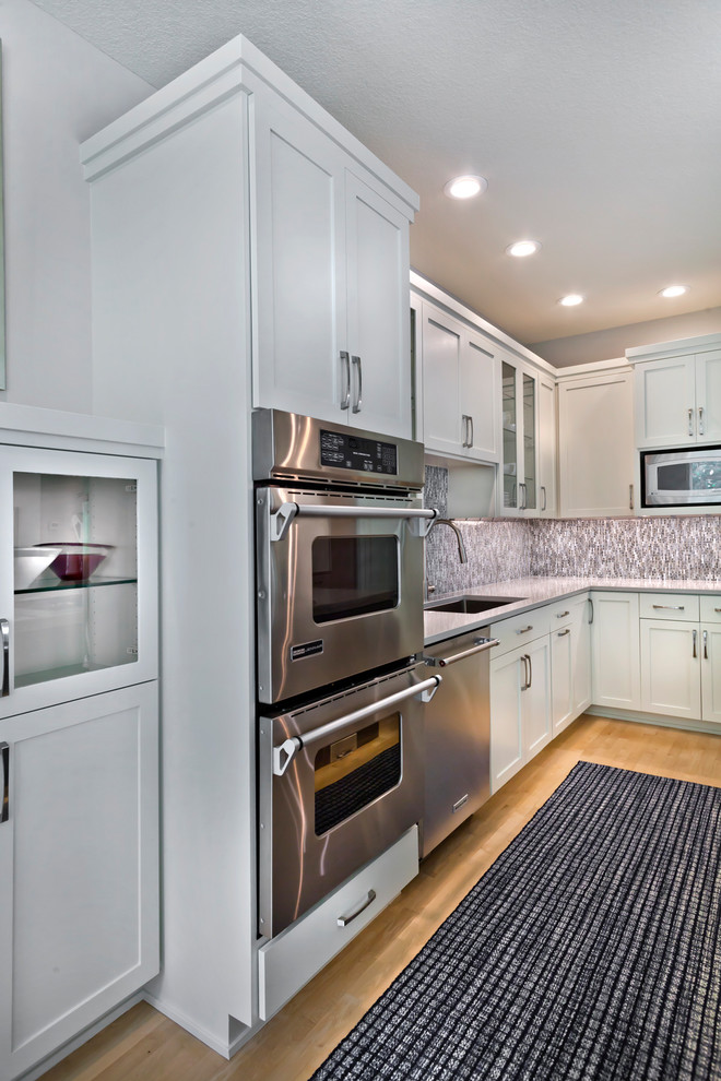 Kitchen - transitional kitchen idea in Minneapolis