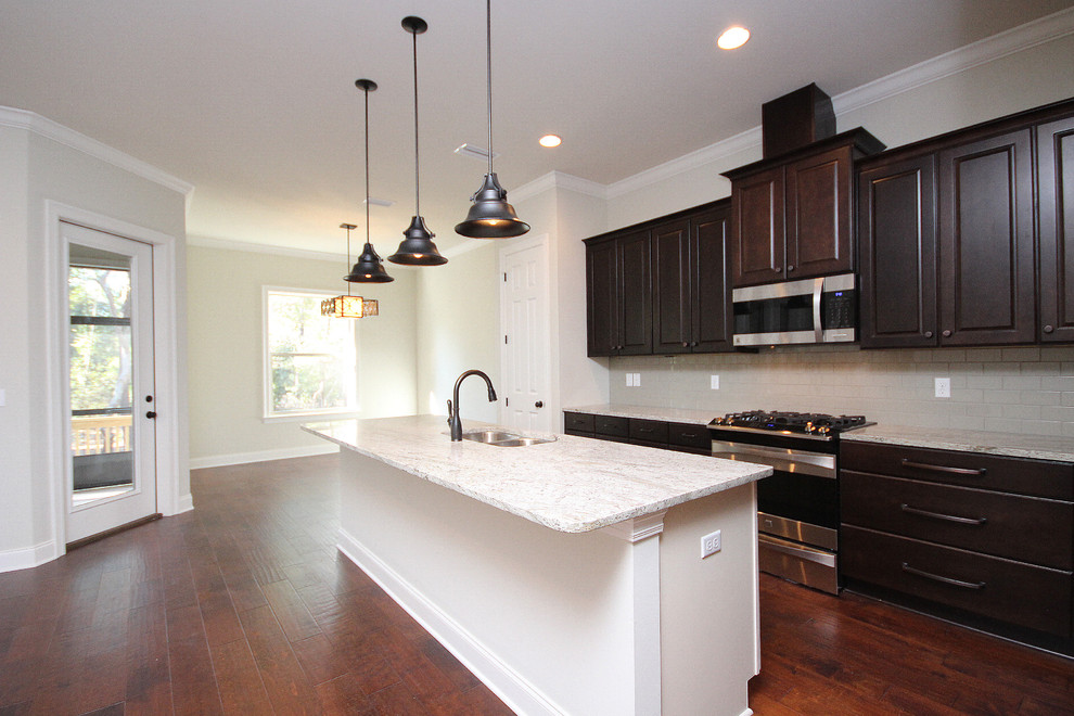 Kitchen - transitional kitchen idea in Miami