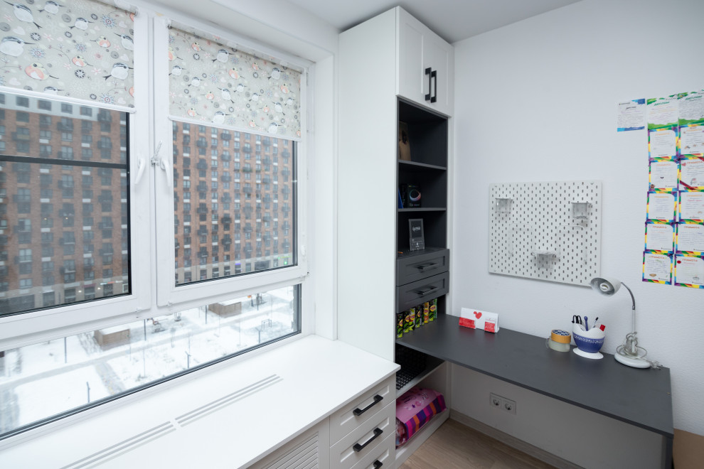 Меблировка подростковой комнаты в нейтральных цветах