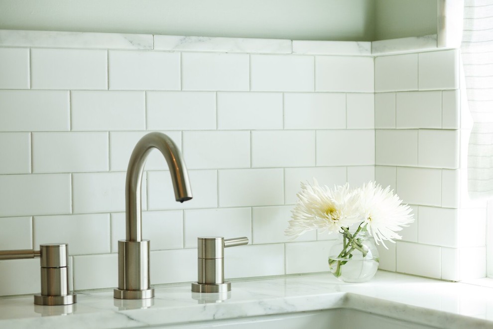 Example of a transitional home design design in Austin