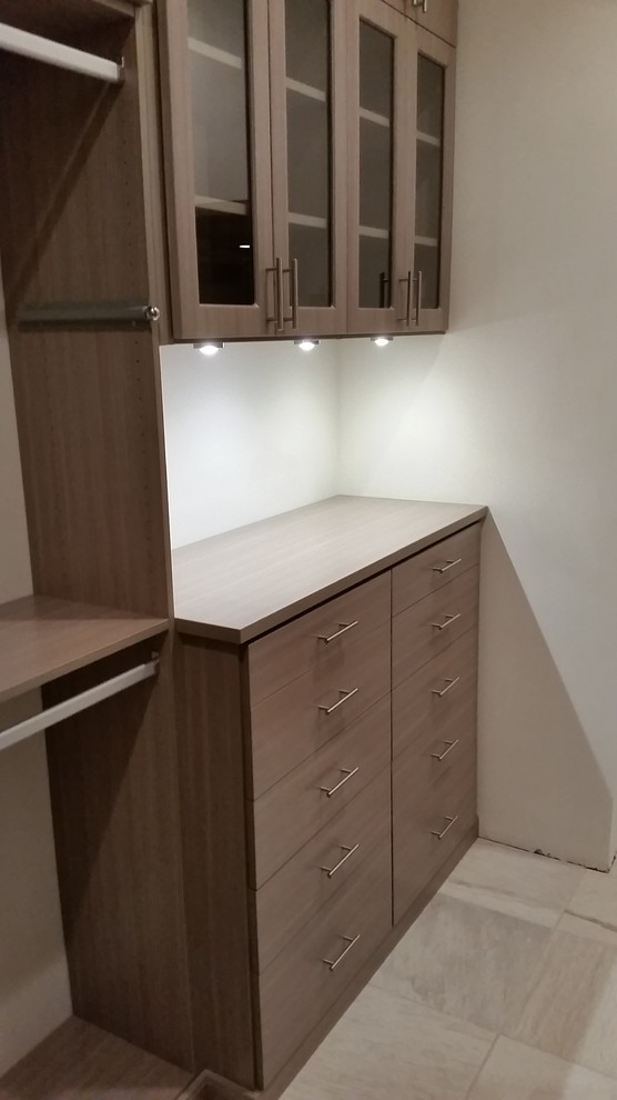Closet - modern closet idea in Hawaii